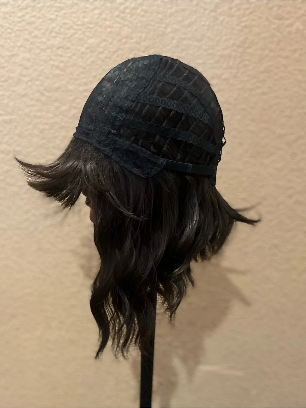 Stylish Women’s Shoulder-Length Wig with Bangs - Brown